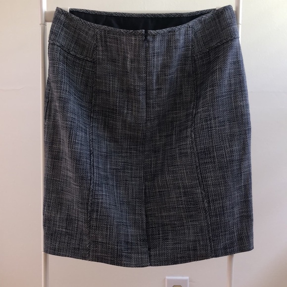 Beautiful textured Banana Republic skirt - Picture 3 of 7